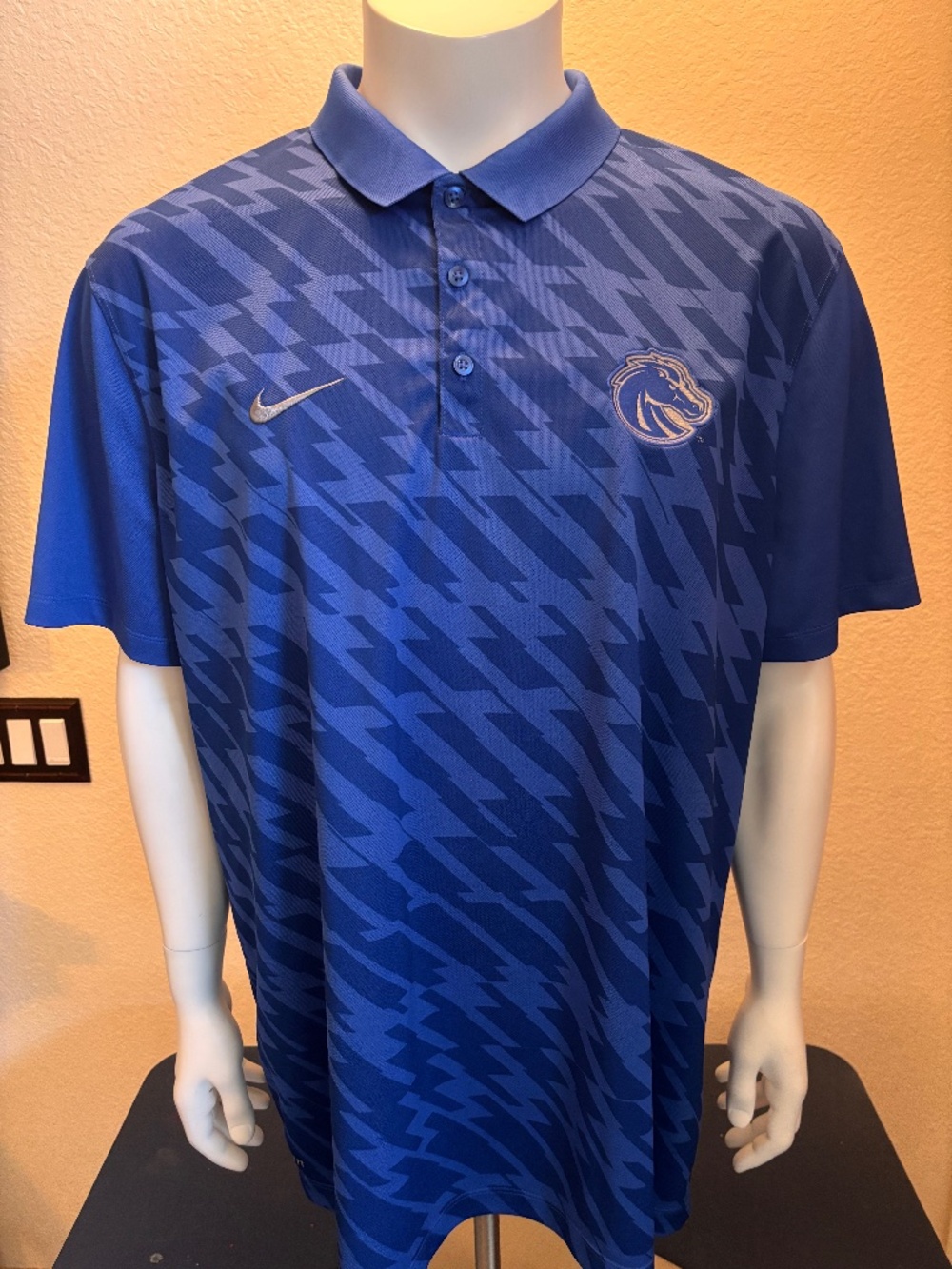 Nice mens XXL Nike Boise State Broncos polo shirt